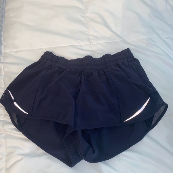 lululemon athletica Pants - Lululemon Hotty Hot Short 2.5"